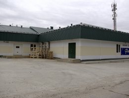Фирменный магазин ПФ «Зеленецкая» из сэндвич-панелей, построенная компанией Альянс - Фирменный магазин ПФ «Зеленецкая», г.Усинск, республика Коми
